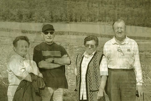 Foto (von links): Anna Wolf, Keith Bullock, Luise Gabl, Stanley Pace, 2001.